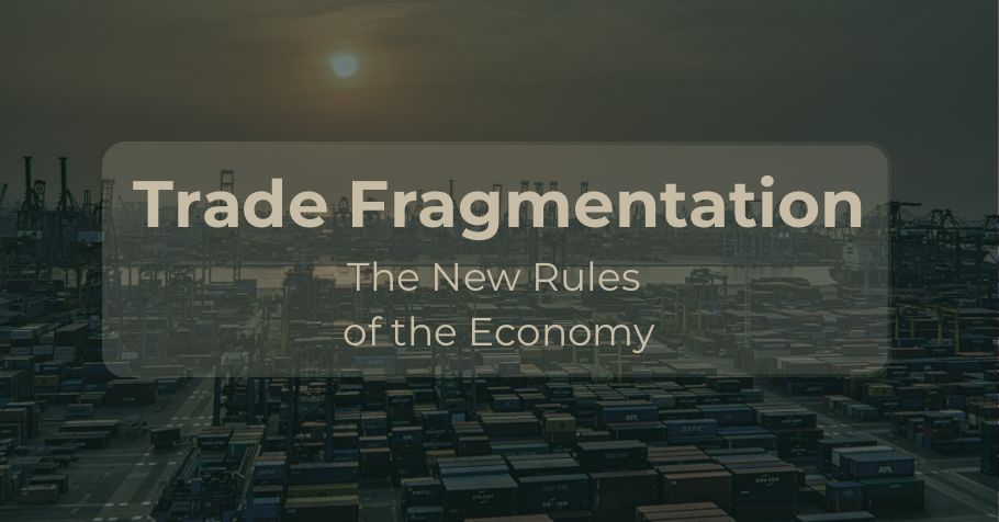 Infographic on trade fragmentation: diverging trade blocs, disrupted supply chains, tariffs and regulatory barriers; businesses adapting sourcing and market access in a fragmented economy.